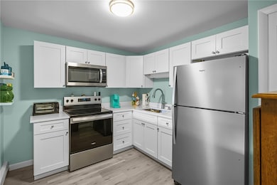 110 Pilgrim Pkwy unit 8, Warwick, RI 02888 - photo 4