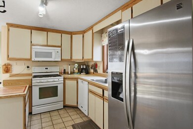 12 Yorkshire Ln unit U46, Nashua, NH 03063 - photo 5