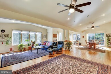 10702 Great Arbor Dr, Potomac, MD 20854 - photo 4