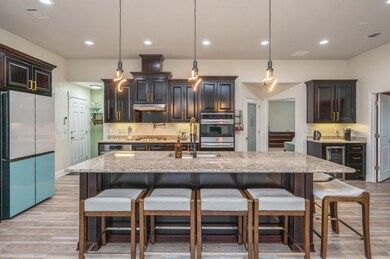Chef's kitchen, 6 seater island