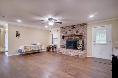2004 Adams Ln S, Azle, TX 76020 - photo 4