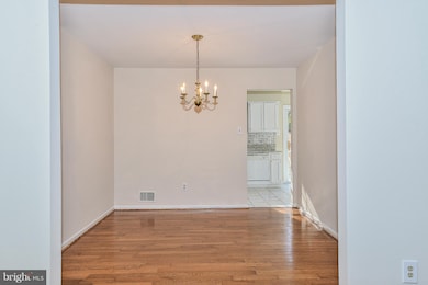 8575 Chester Grove Ct, Springfield, VA 22153 - photo 7