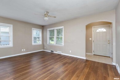 2421 N Howell St, Davenport, IA 52804 - photo 4