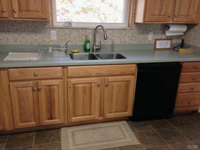 2446 E Millheim Rd, Bath, PA 18014 - photo 5