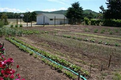 6844 Cypress Dr, Central Point, OR 97502 - photo 2