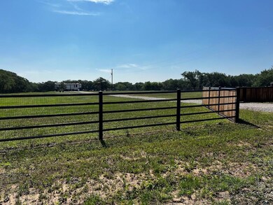 1201 Agnes Cir, Springtown, TX 76082 - photo 2