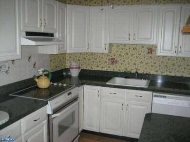 139 Woodstream Dr, Norristown, PA 19403 - photo 2