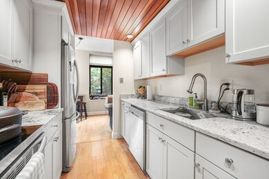 142 Commercial St unit 301, Boston, MA 02109 - photo 4