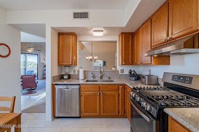 10022 N Roxbury Dr, Tucson, AZ 85737 - photo 6