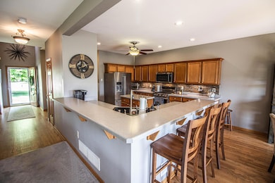 Kitchen w/ Snack Counter