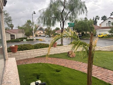 View of front yard