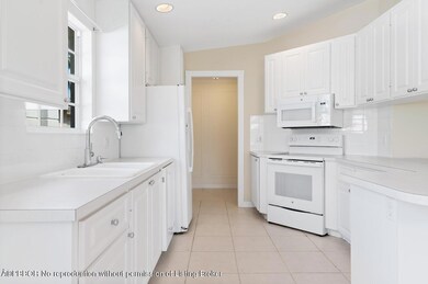 07_7854PineIslandWay_5_Kitchen_Custom_Re