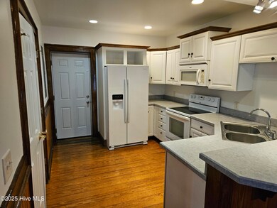 312 Marsh St unit F, Beaufort, NC 28516 - photo 3