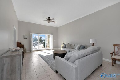 Tile flooring, crown molding, Ceiling fans, 11' ceiling