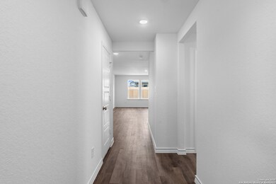 4052 Bermuda Ln, Seguin, TX 78155 - photo 4