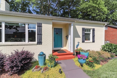 233 N Oakwood Dr, Statesville, NC 28677 - photo 5