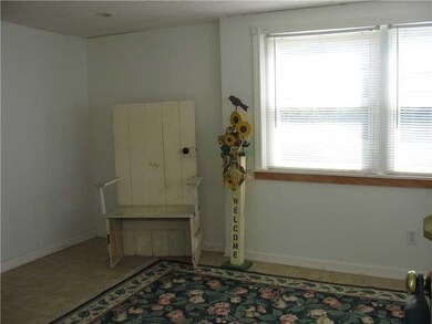 Entry/Foyer.