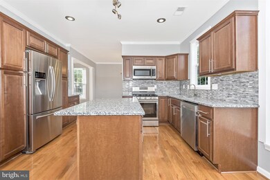 21314 Village Green Cir, Germantown, MD 20876 - photo 6