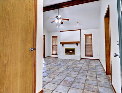 363 E Malinda Dr, Fayetteville, AR 72703 - photo 5