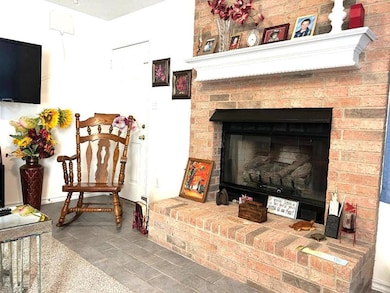 1027 Crestview Dr E, Atlanta, TX 75551 - photo 6