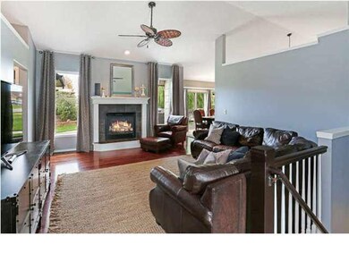 Open, yet sophisticated. Seamless, yet intimate. T