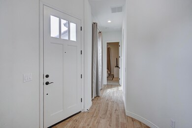 811 S Eucalyptus Pl-7