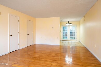 444 Eastley Ct-6