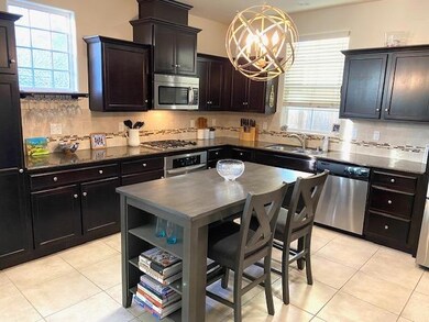 Large open & eat-in kitchen