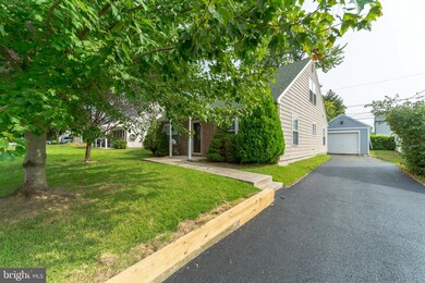 858 Bobwhite Ln, Secane, PA 19018 - photo 4