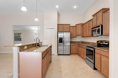 1392 Palmetto Dunes St - Kitchen