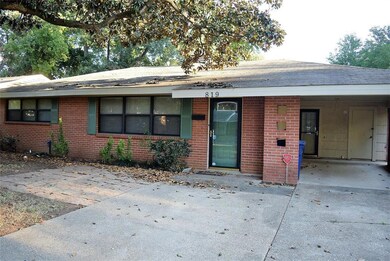 1 Car carport with access to the kitchen area
