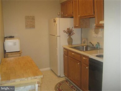 D6 Avon Dr, East Windsor, NJ 08520 - photo 2