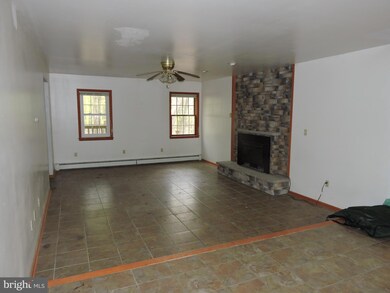 9374 Furnace Rd unit SINGLE, Slatington, PA 18080 - photo 7