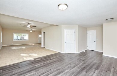 823 E 24th Ct, Des Moines, IA 50317 - photo 4