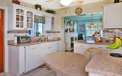 6808 Poinsetta Ave-23
