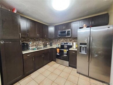 2401 Kingston Dr, Miramar, FL 33023 - photo 4