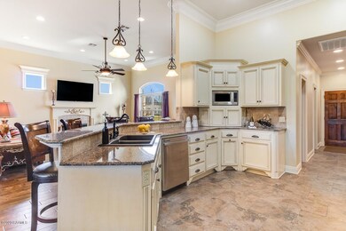 325 La Villa Circle-6