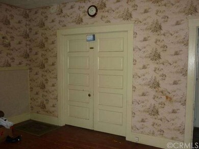 Living room and doors to den. (forgot den pictures