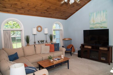 22 Deer Run Rd, West Springfield, MA 01089 - photo 2