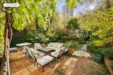 160 E 81st St, New York, NY 10028 - photo 6