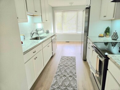 3 Acorn Glen unit 3, Avon, CT 06001 - photo 7