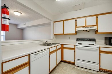 978 Irving Ave unit D24, Dayton, OH 45419 - photo 4