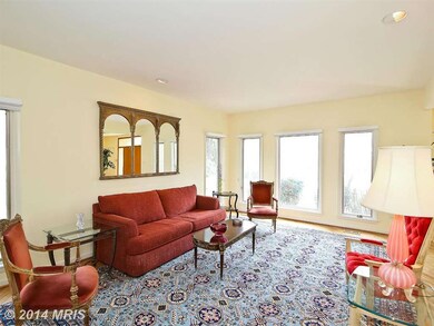 8608 Split Oak Cir, Bethesda, MD 20817 - photo 2