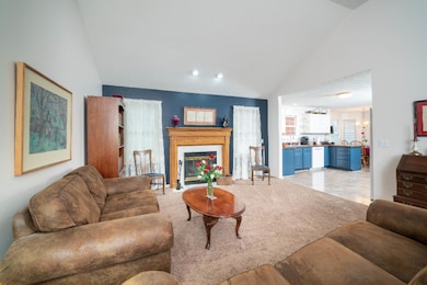 2707_Hickory_Nut_Lane_04