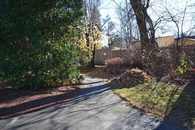 24 Robert Ct unit H, Manchester, NH 03103 - photo 5