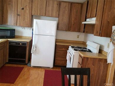 17613 Virginia Ave unit 2, Bellflower, CA 90706 - photo 4