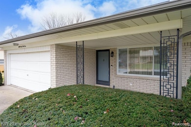 8141 Rene Ct, White Lake, MI 48386 - photo 5