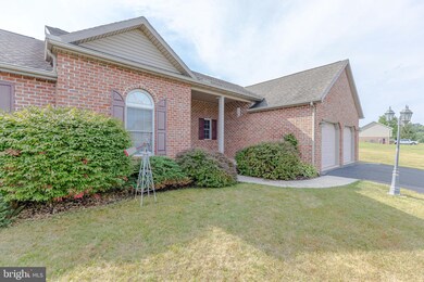 744 Dickeys Dr, Chambersburg, PA 17202 - photo 2