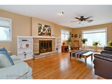 318 N Lincoln St, Batavia, IL 60510 - photo 3