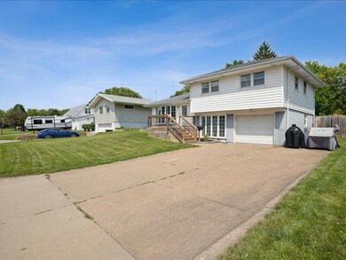 04-105 1713 Devitt Ave